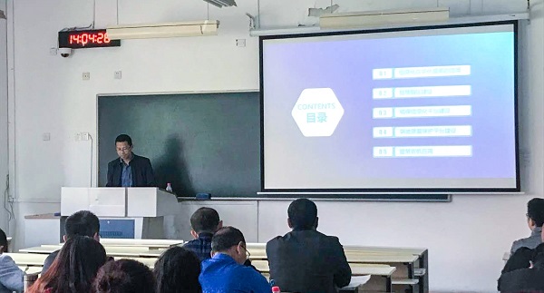 乐鱼营销中心副总监龙捷频为培训班作内容讲解 乐鱼营销中心副总监龙捷频为培训班作内容讲解