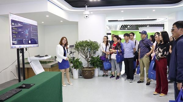 培训班听取乐鱼业务人员讲解产供销一体化模式 培训班听取乐鱼业务人员讲解产供销一体化模式