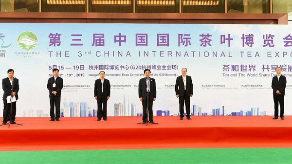 韩长赋部长关注茶产业发展 乐鱼技术助推国茶前行