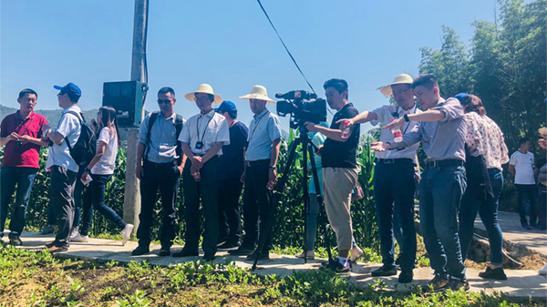 培训班现场观摩耕地质量监测点 培训班现场观摩耕地质量监测点