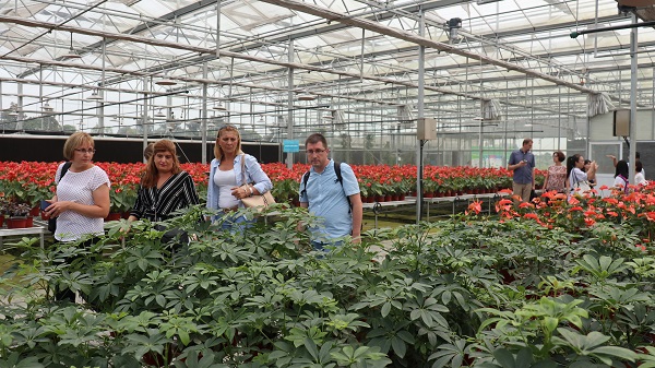 研修班一行来到由乐鱼与萧山农科所联合搭建的现代农业产业园进行考察 研修班一行来到由乐鱼与萧山农科所联合搭建的现代农业产业园进行考察