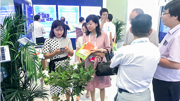 游客可通过扫描二维码查看传感器的实时监测数据 游客可通过扫描二维码查看传感器的实时监测数据