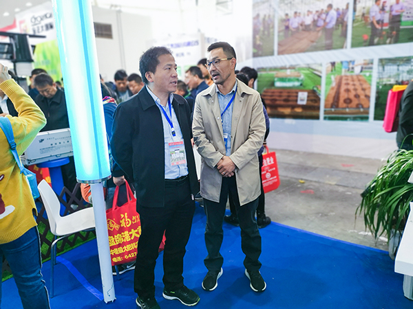 湖南省土肥站姚正昌站长与乐鱼陈渝阳董事长密切交流 湖南省土肥站姚正昌站长与乐鱼陈渝阳董事长密切交流