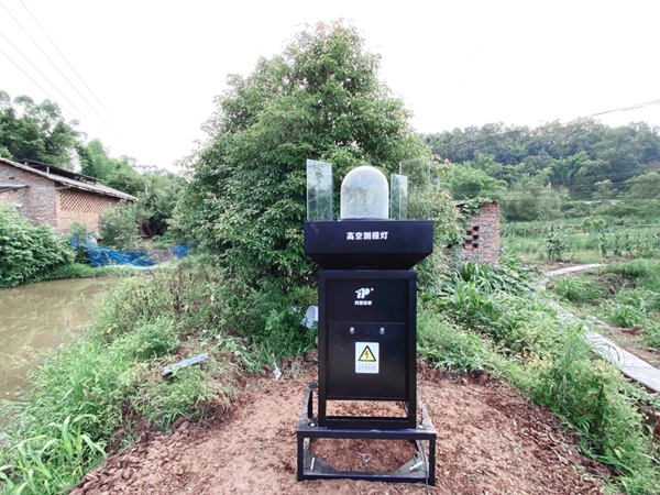 准备工作的高空测报灯(部分) 准备工作的高空测报灯(部分)