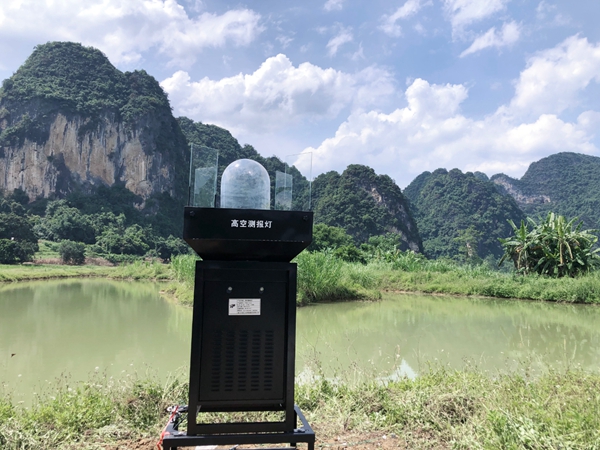 准备工作的高空测报灯(部分) 准备工作的高空测报灯(部分)