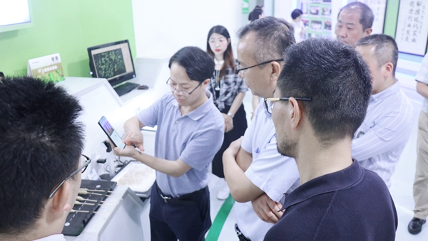 杭州市科技局局长赵喜凯一行莅临乐鱼考察调研1 杭州市科技局局长赵喜凯一行莅临乐鱼考察调研1