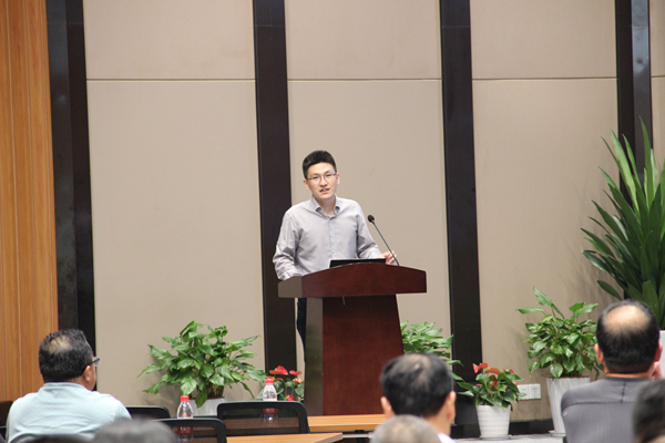 乐鱼副总经理陈曦向培训班作公司介绍 乐鱼副总经理陈曦向培训班作公司介绍