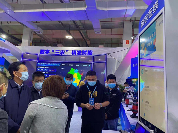 第十三届全国人民代表大会华侨委员会委员王辉忠、浙江农业农村厅厅长王通林一行听取“亲农在线”相关汇报 第十三届全国人民代表大会华侨委员会委员王辉忠、浙江农业农村厅厅长王通林一行听取“亲农在线”相关汇报