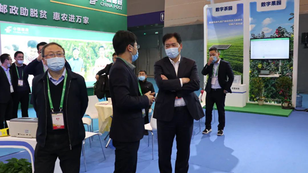 浙江省农业农村厅副厅长唐冬寿莅临乐鱼展位 浙江省农业农村厅副厅长唐冬寿莅临乐鱼展位
