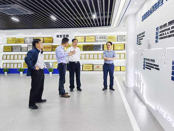 中国农业技术推广协会会长陈生斗、秘书长张互助莅临乐鱼考察参观 中国农业技术推广协会会长陈生斗、秘书长张互助莅临乐鱼考察参观