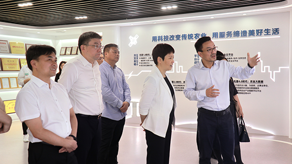 省科技厅党组书记何杏仁一行赴乐鱼调研农业科技工作 省科技厅党组书记何杏仁一行赴乐鱼调研农业科技工作