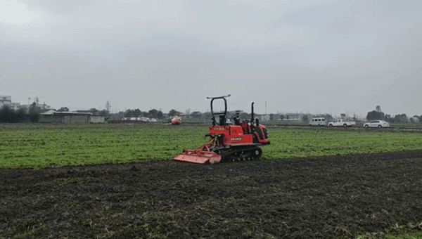 无人农机下田作业 无人农机下田作业